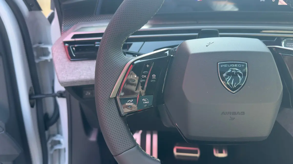 GT | Adaptieve cruise control met Stop&Go functie | Elektrische parkeerrem | Extra getinte achterste zijruiten en achterruit