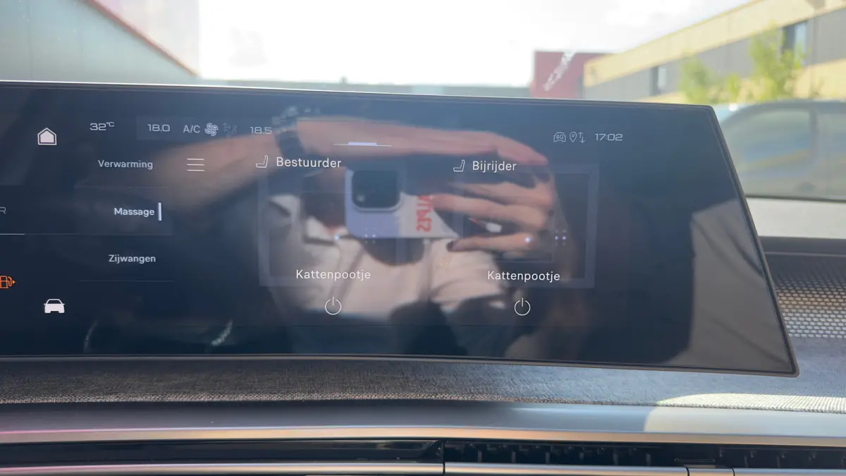 GT | Adaptieve cruise control met Stop&Go functie | Elektrische parkeerrem | Extra getinte achterste zijruiten en achterruit