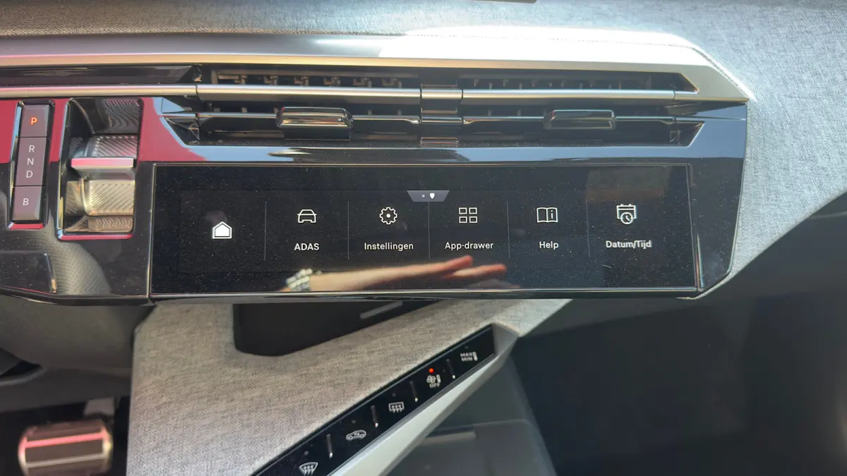 GT | Adaptieve cruise control met Stop&Go functie | Elektrische parkeerrem | Extra getinte achterste zijruiten en achterruit