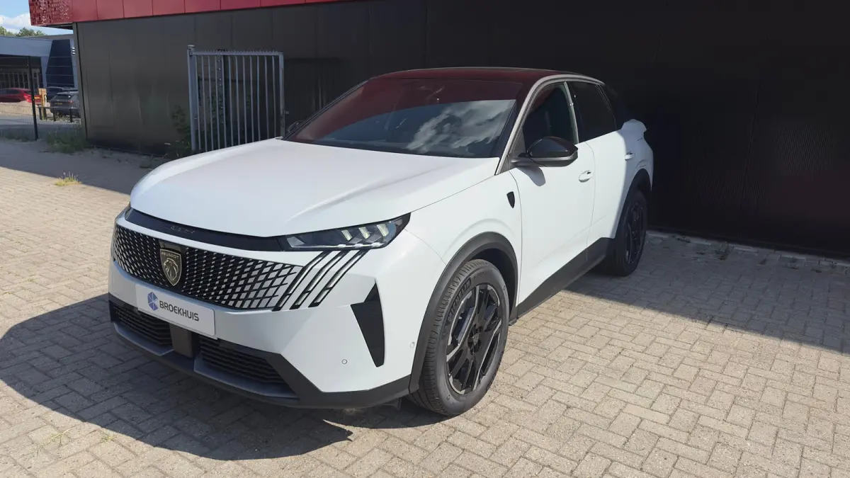GT | Adaptieve cruise control met Stop&Go functie | Elektrische parkeerrem | Extra getinte achterste zijruiten en achterruit