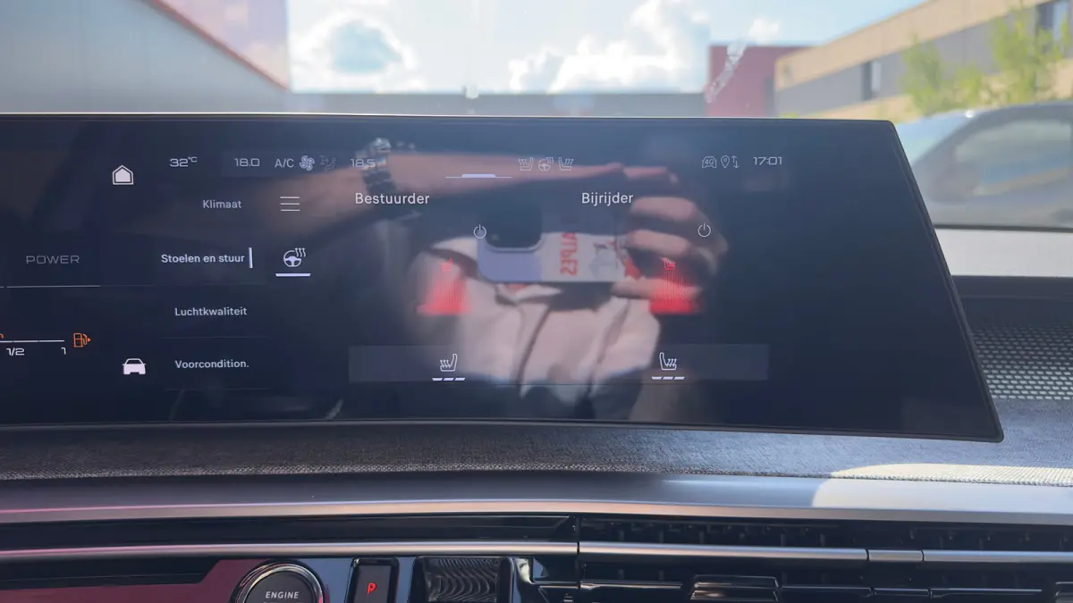 GT | Adaptieve cruise control met Stop&Go functie | Elektrische parkeerrem | Extra getinte achterste zijruiten en achterruit