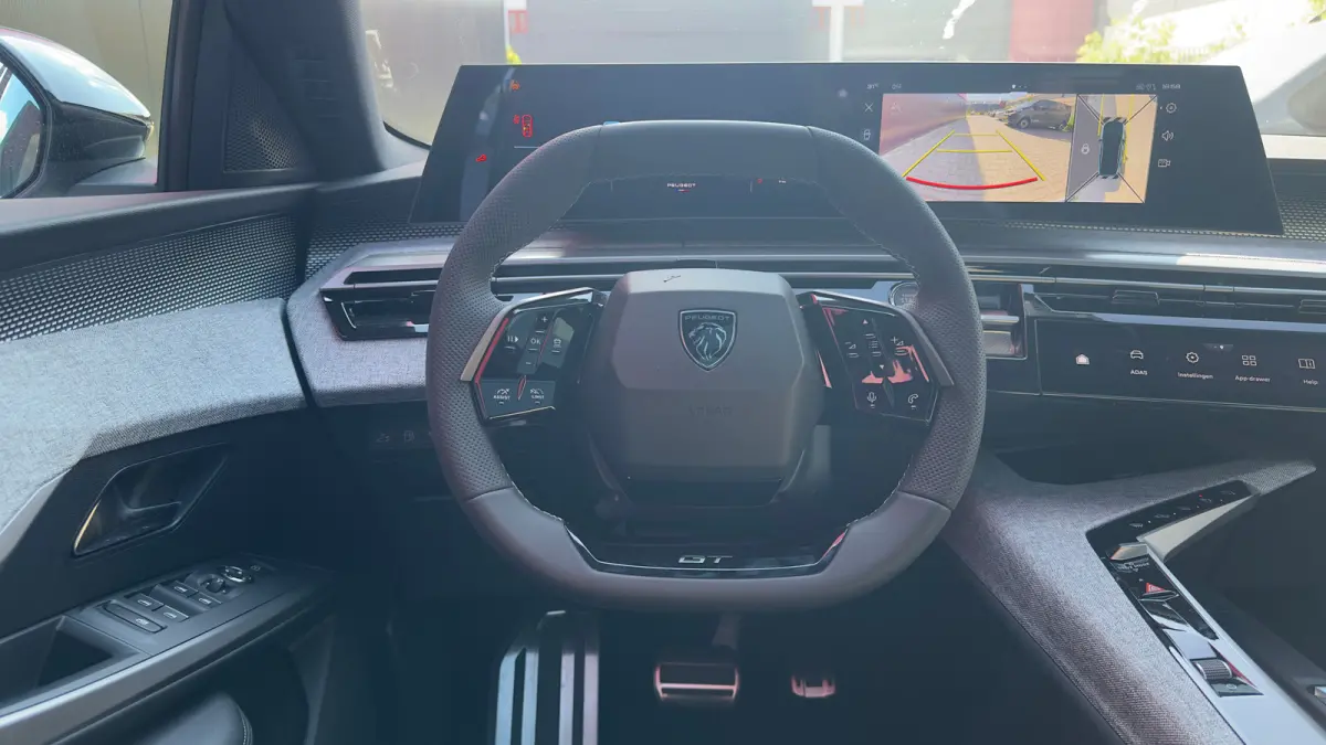 GT | Adaptieve cruise control met Stop&Go functie | Elektrische parkeerrem | Extra getinte achterste zijruiten en achterruit