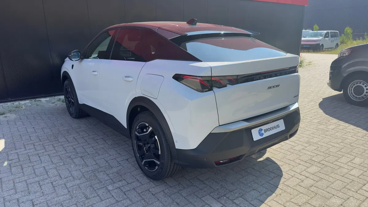 GT | Adaptieve cruise control met Stop&Go functie | Elektrische parkeerrem | Extra getinte achterste zijruiten en achterruit