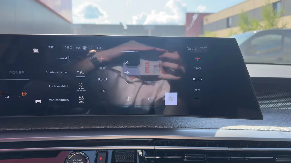 GT | Adaptieve cruise control met Stop&Go functie | Elektrische parkeerrem | Extra getinte achterste zijruiten en achterruit