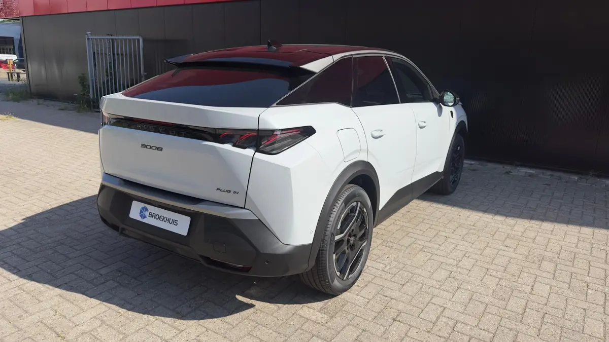 GT | Adaptieve cruise control met Stop&Go functie | Elektrische parkeerrem | Extra getinte achterste zijruiten en achterruit