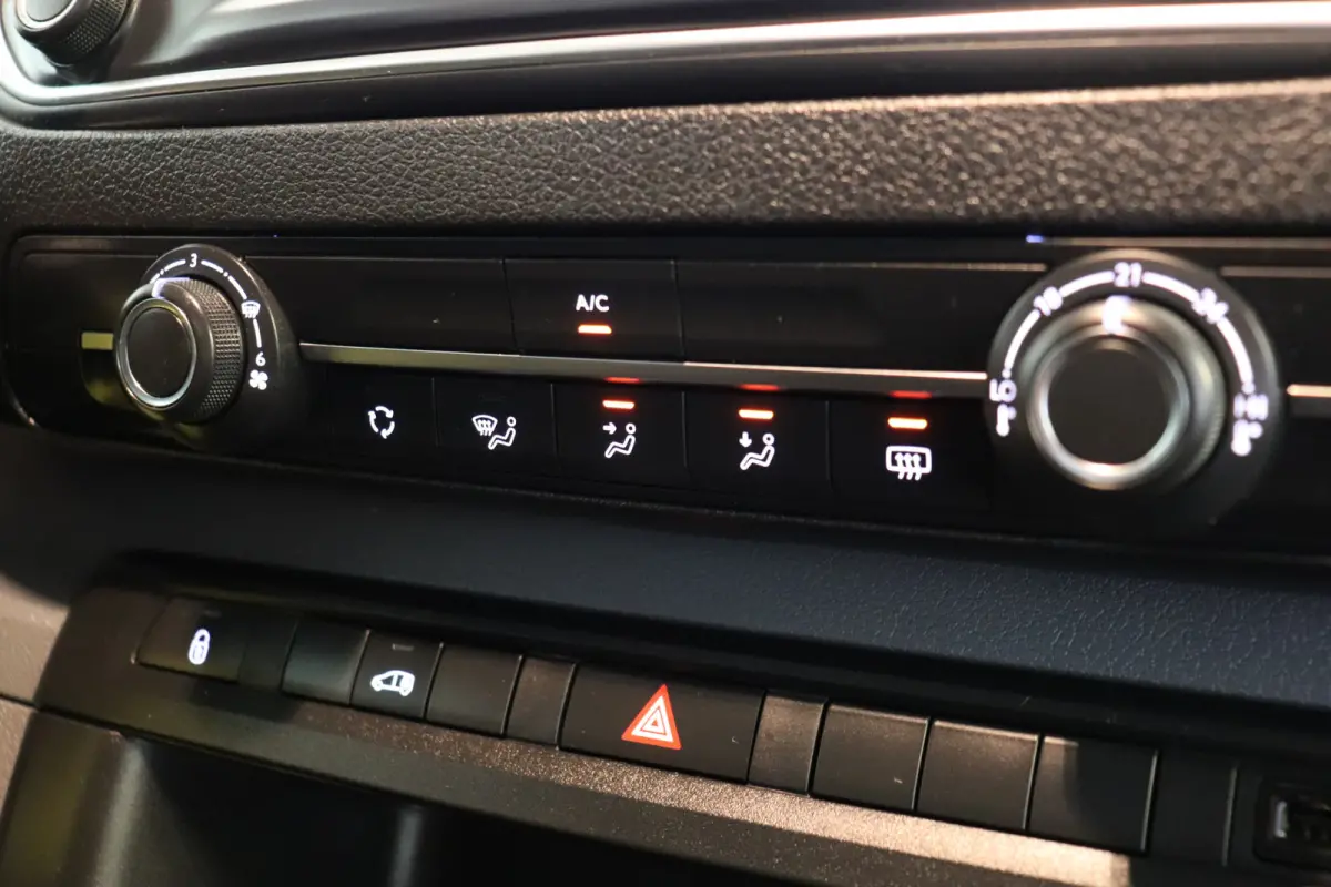 2.0 BlueHDI 180PK Automaat L2 EURO 6 - Airco - Cruise - Camera - € 19.950,- Excl.