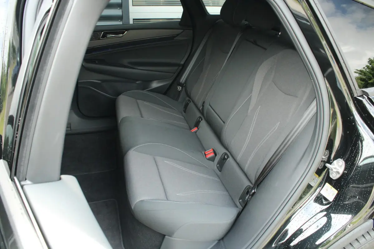 286pk Limited Edition 77 kWh | Trekhaak | Head-up | 20" Velgen