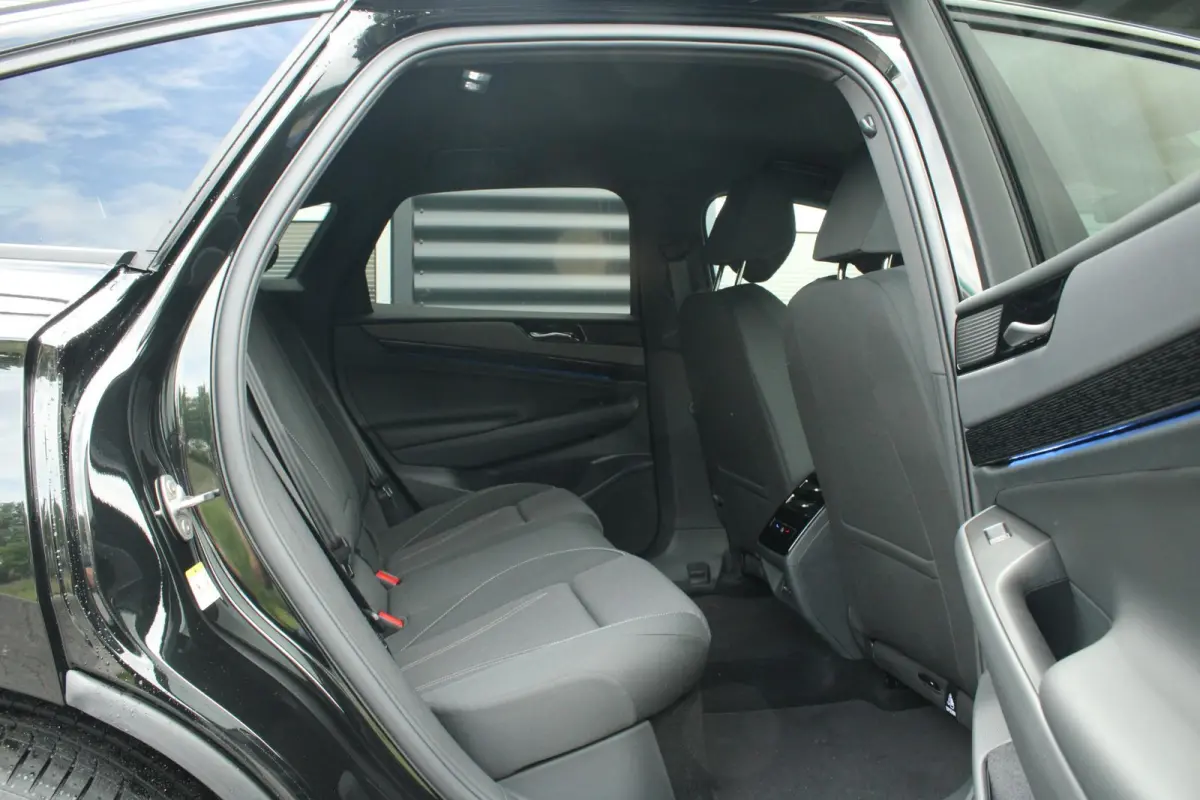 286pk Limited Edition 77 kWh | Trekhaak | Head-up | 20" Velgen