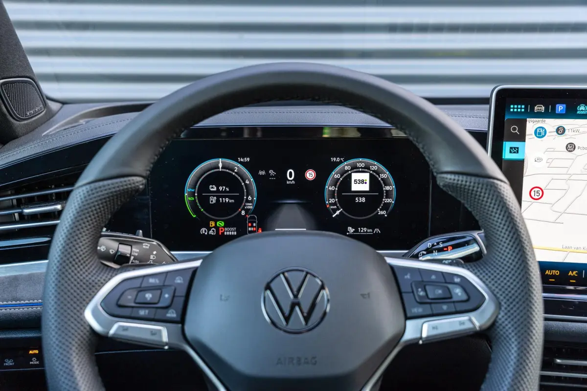 1.5 eHybrid 204pk R-Line Edition | Panoramadak | Trekhaak | Harman Kardon Audio