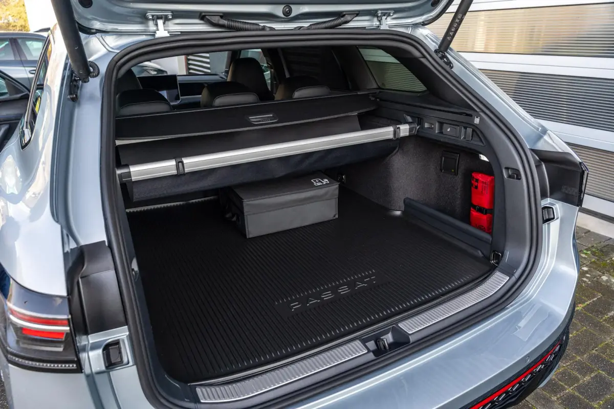 1.5 eHybrid 204pk R-Line Edition | Panoramadak | Trekhaak | Harman Kardon Audio