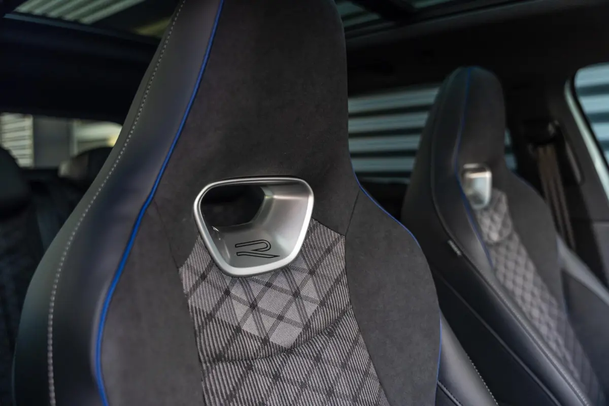 1.5 eHybrid 204pk R-Line Edition | Panoramadak | Trekhaak | Harman Kardon Audio
