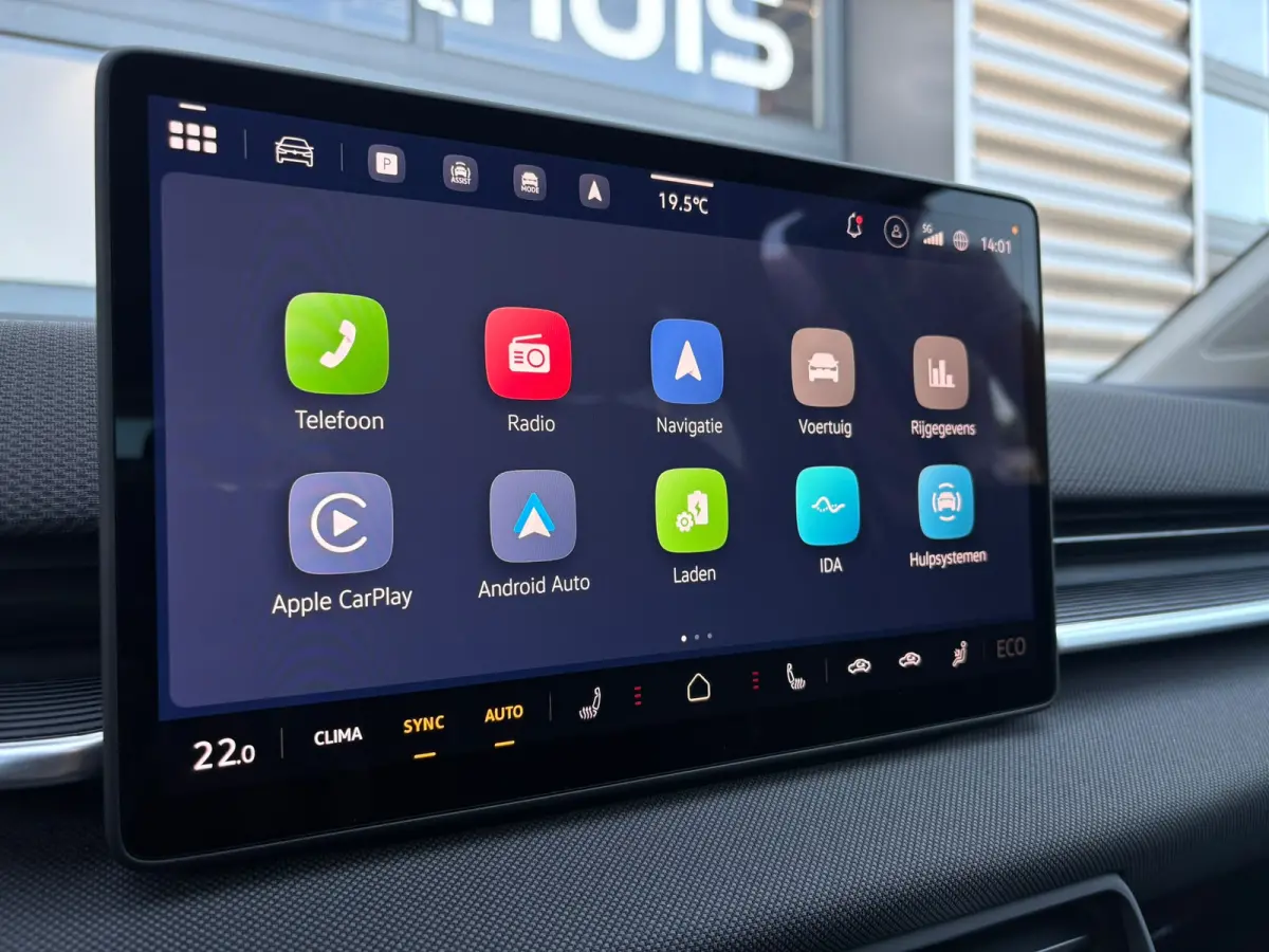 Life First Edition | Airconditioning automatisch, 2-zone (Climatronic) | Automatische afstandsregeling (Adaptive Cruise Control) | Koplampverlichting LED
