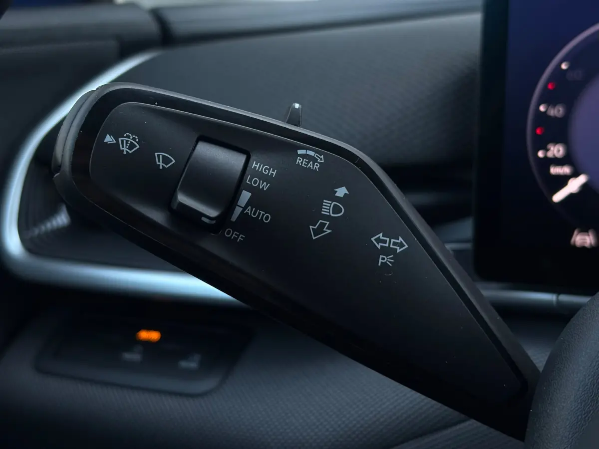 Life First Edition | Airconditioning automatisch, 2-zone (Climatronic) | Automatische afstandsregeling (Adaptive Cruise Control) | Koplampverlichting LED