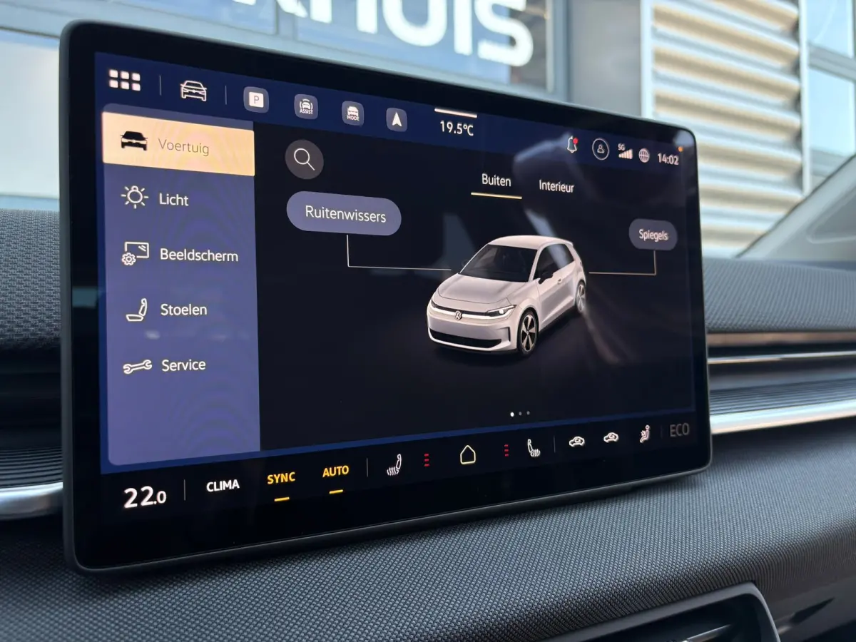 Life First Edition | Airconditioning automatisch, 2-zone (Climatronic) | Automatische afstandsregeling (Adaptive Cruise Control) | Koplampverlichting LED