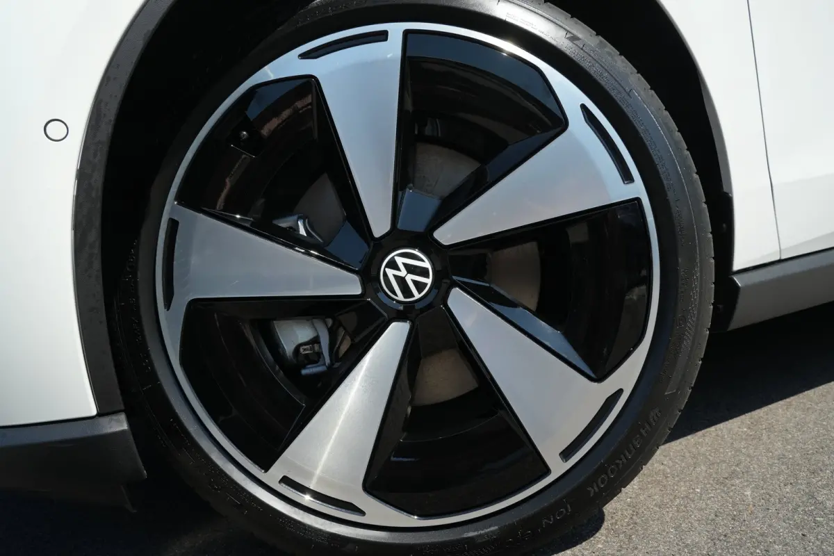 Style First Edition | Airconditioning automatisch, 2-zone (Climatronic) | Automatische afstandsregeling (Adaptive Cruise Control) | Diefstalalarm