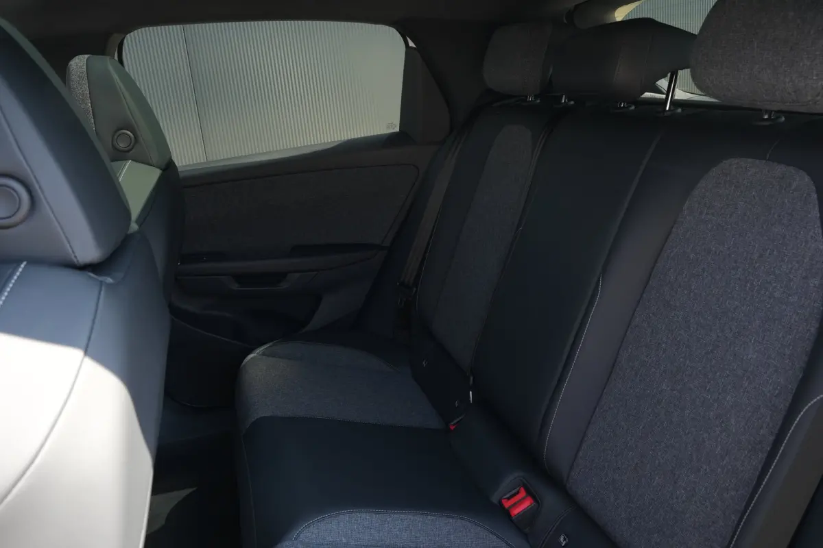Style First Edition | Airconditioning automatisch, 2-zone (Climatronic) | Automatische afstandsregeling (Adaptive Cruise Control) | Diefstalalarm