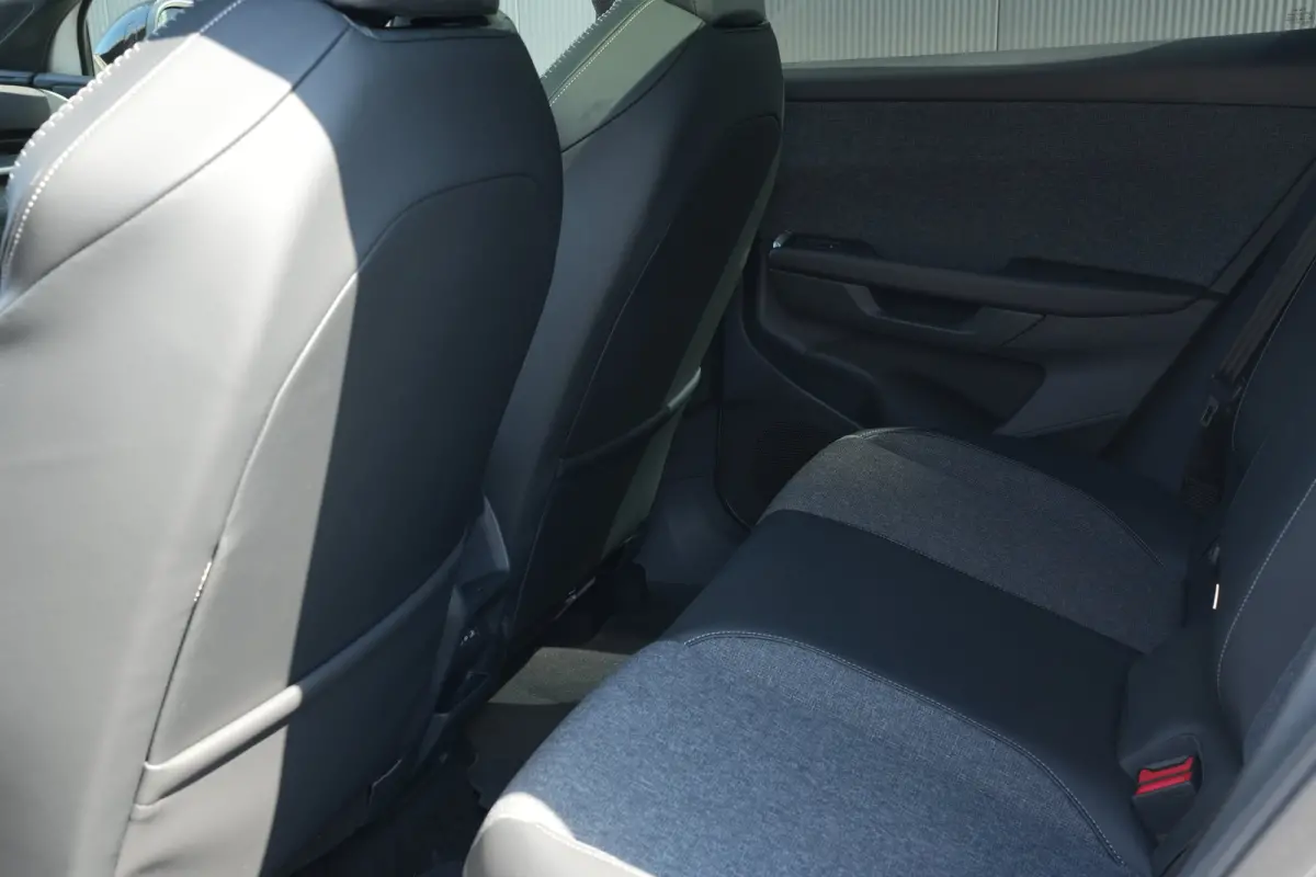 Style First Edition | Airconditioning automatisch, 2-zone (Climatronic) | Automatische afstandsregeling (Adaptive Cruise Control) | Diefstalalarm