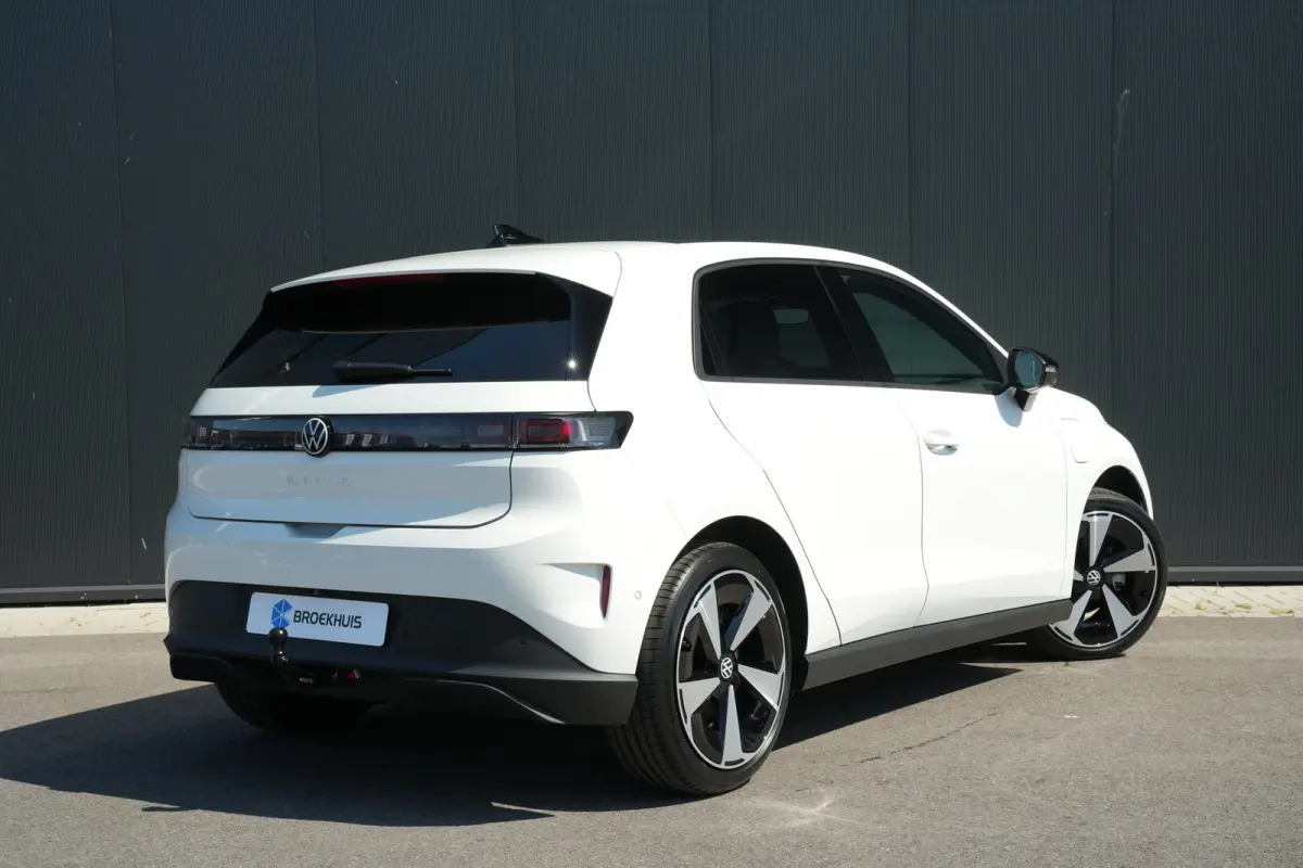 Style First Edition | Airconditioning automatisch, 2-zone (Climatronic) | Automatische afstandsregeling (Adaptive Cruise Control) | Diefstalalarm