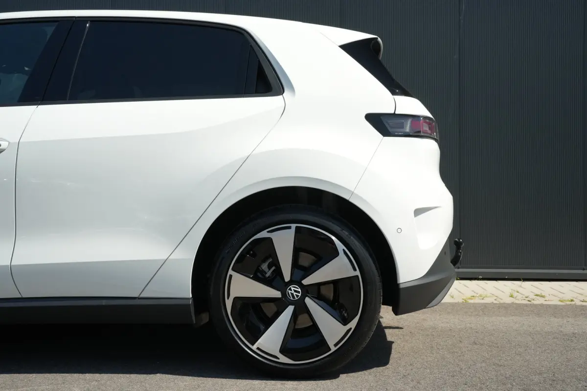 Style First Edition | Airconditioning automatisch, 2-zone (Climatronic) | Automatische afstandsregeling (Adaptive Cruise Control) | Diefstalalarm