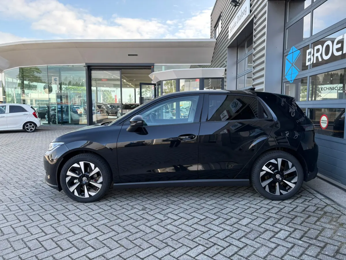 Life First Edition | Airconditioning automatisch, 2-zone (Climatronic) | Automatische afstandsregeling (Adaptive Cruise Control) | Koplampverlichting LED
