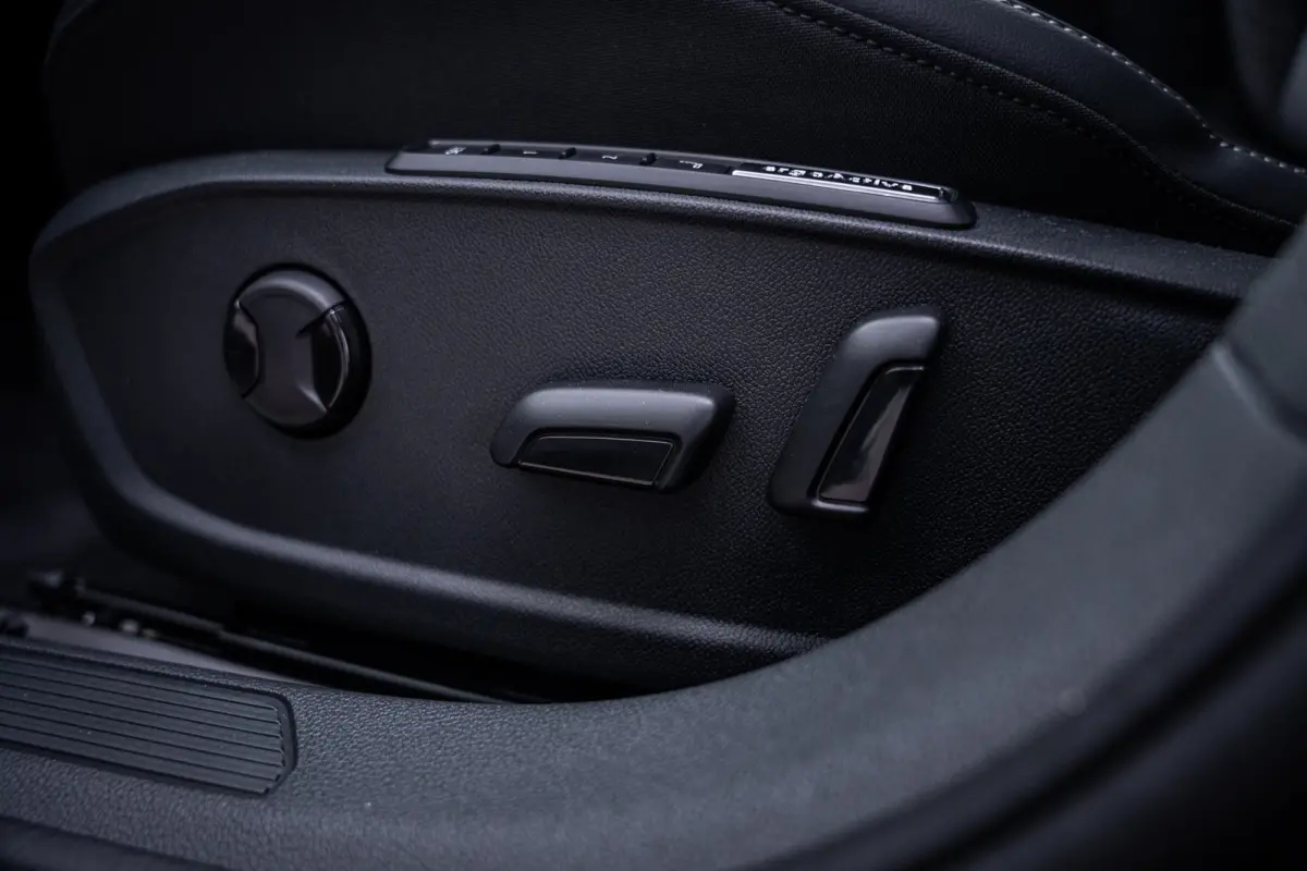 Style Edition eHybrid | 'App-Connect' draadloze smartphone integratie | Afstandscontrolesysteem (Front Assist) | Automatische afstandsregeling (Adaptive Cruise Control)
