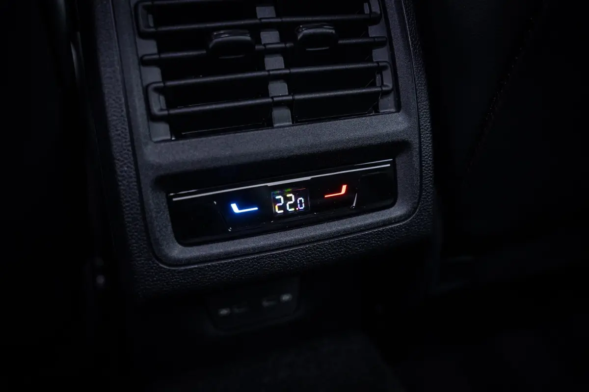 Style Edition eHybrid | 'App-Connect' draadloze smartphone integratie | Afstandscontrolesysteem (Front Assist) | Automatische afstandsregeling (Adaptive Cruise Control)