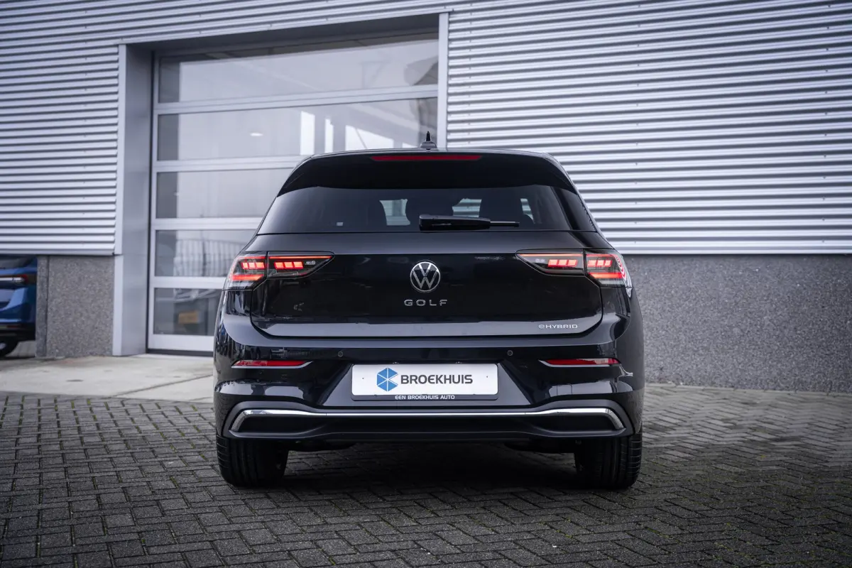 Style Edition eHybrid | 'App-Connect' draadloze smartphone integratie | Afstandscontrolesysteem (Front Assist) | Automatische afstandsregeling (Adaptive Cruise Control)