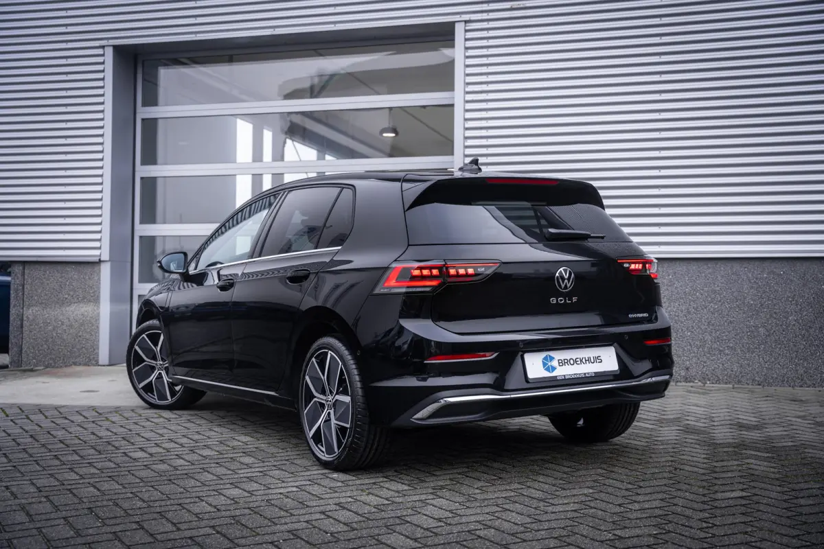 Style Edition eHybrid | 'App-Connect' draadloze smartphone integratie | Afstandscontrolesysteem (Front Assist) | Automatische afstandsregeling (Adaptive Cruise Control)