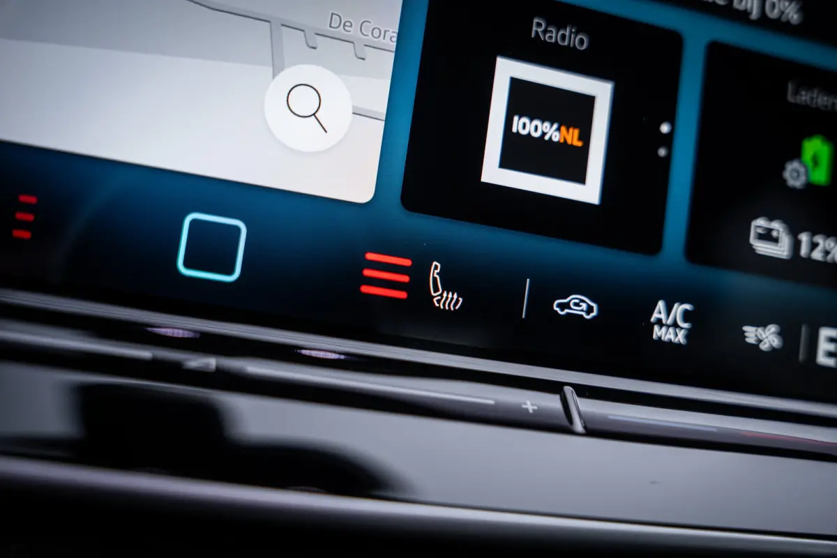 Style Edition eHybrid | 'App-Connect' draadloze smartphone integratie | Afstandscontrolesysteem (Front Assist) | Automatische afstandsregeling (Adaptive Cruise Control)