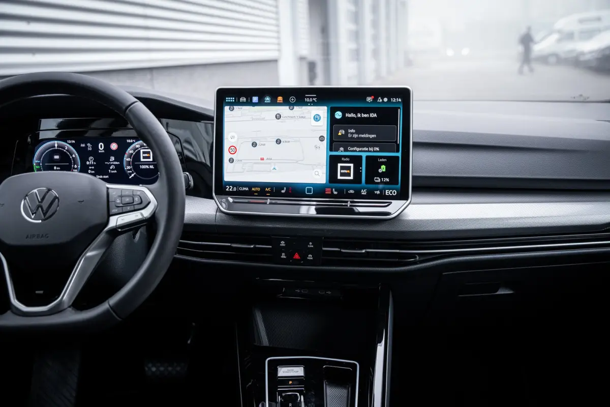 Style Edition eHybrid | 'App-Connect' draadloze smartphone integratie | Afstandscontrolesysteem (Front Assist) | Automatische afstandsregeling (Adaptive Cruise Control)