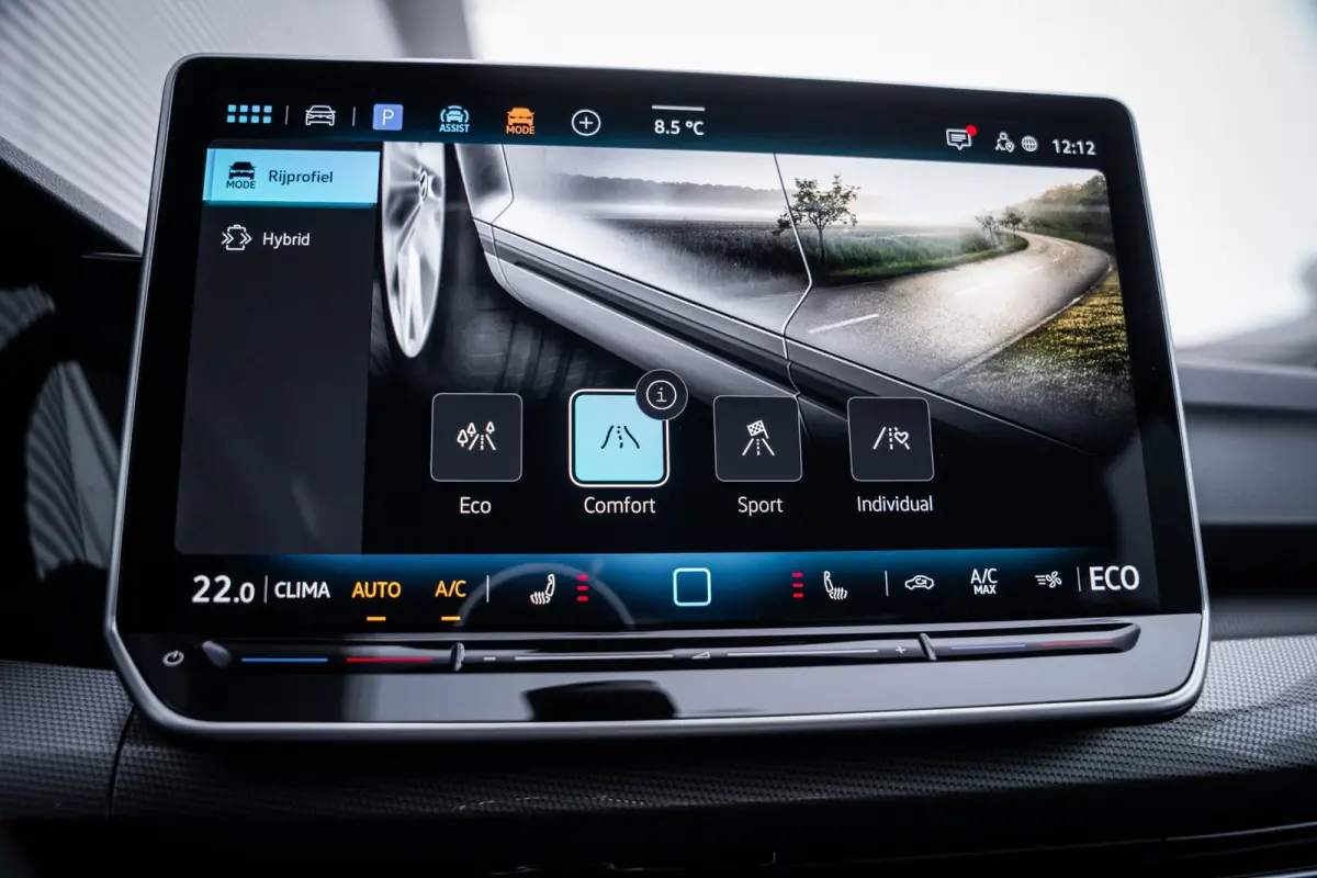 Style Edition eHybrid | 'App-Connect' draadloze smartphone integratie | Afstandscontrolesysteem (Front Assist) | Automatische afstandsregeling (Adaptive Cruise Control)