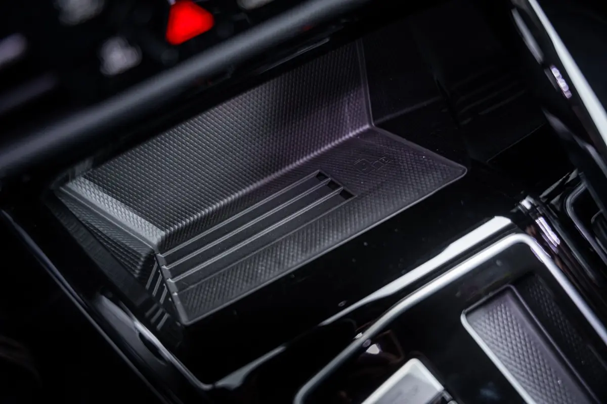 Style Edition eHybrid | 'App-Connect' draadloze smartphone integratie | Afstandscontrolesysteem (Front Assist) | Automatische afstandsregeling (Adaptive Cruise Control)