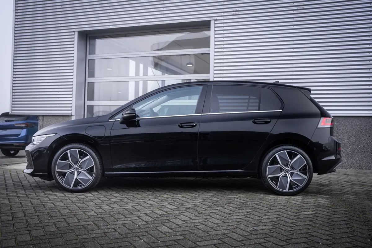 Style Edition eHybrid | 'App-Connect' draadloze smartphone integratie | Afstandscontrolesysteem (Front Assist) | Automatische afstandsregeling (Adaptive Cruise Control)