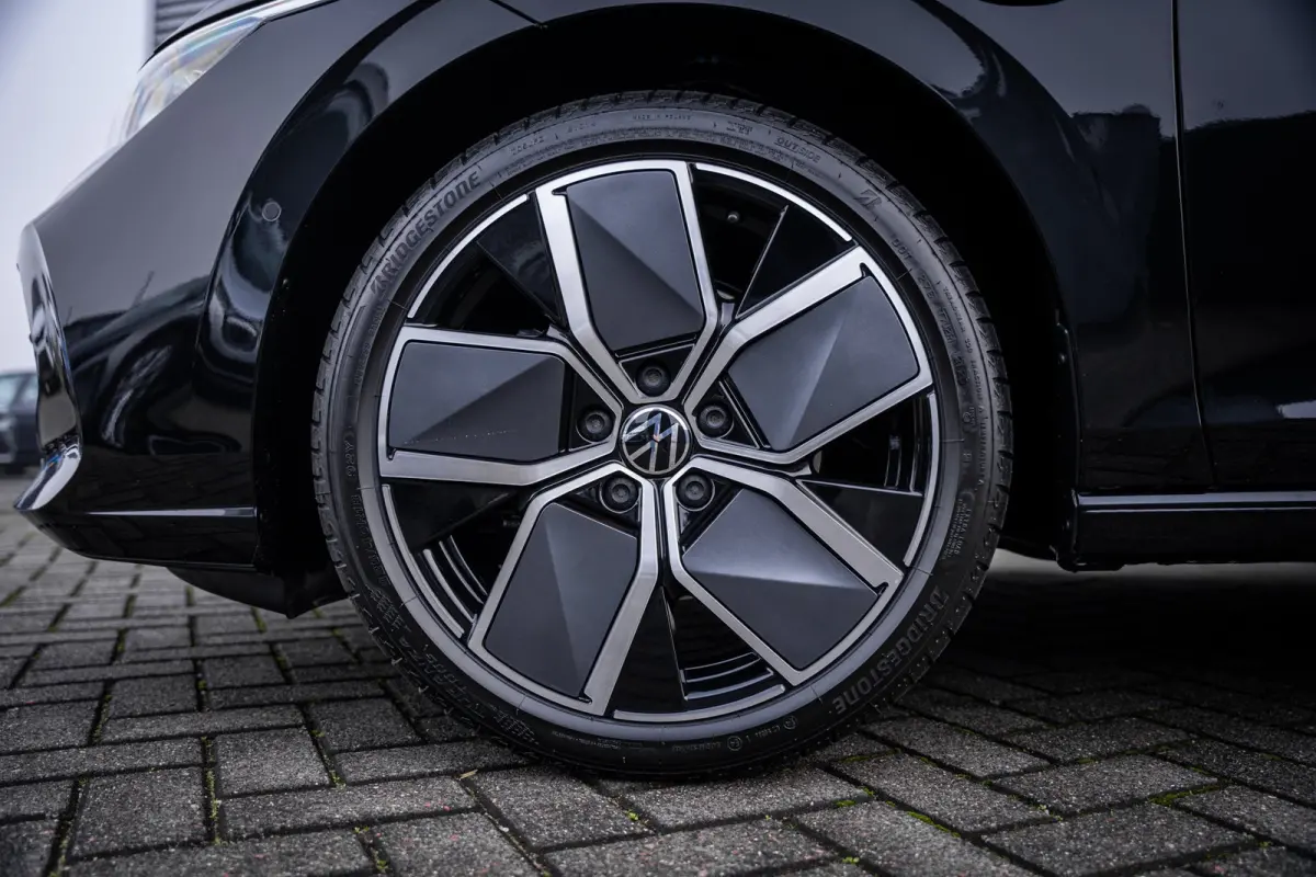 Style Edition eHybrid | 'App-Connect' draadloze smartphone integratie | Afstandscontrolesysteem (Front Assist) | Automatische afstandsregeling (Adaptive Cruise Control)
