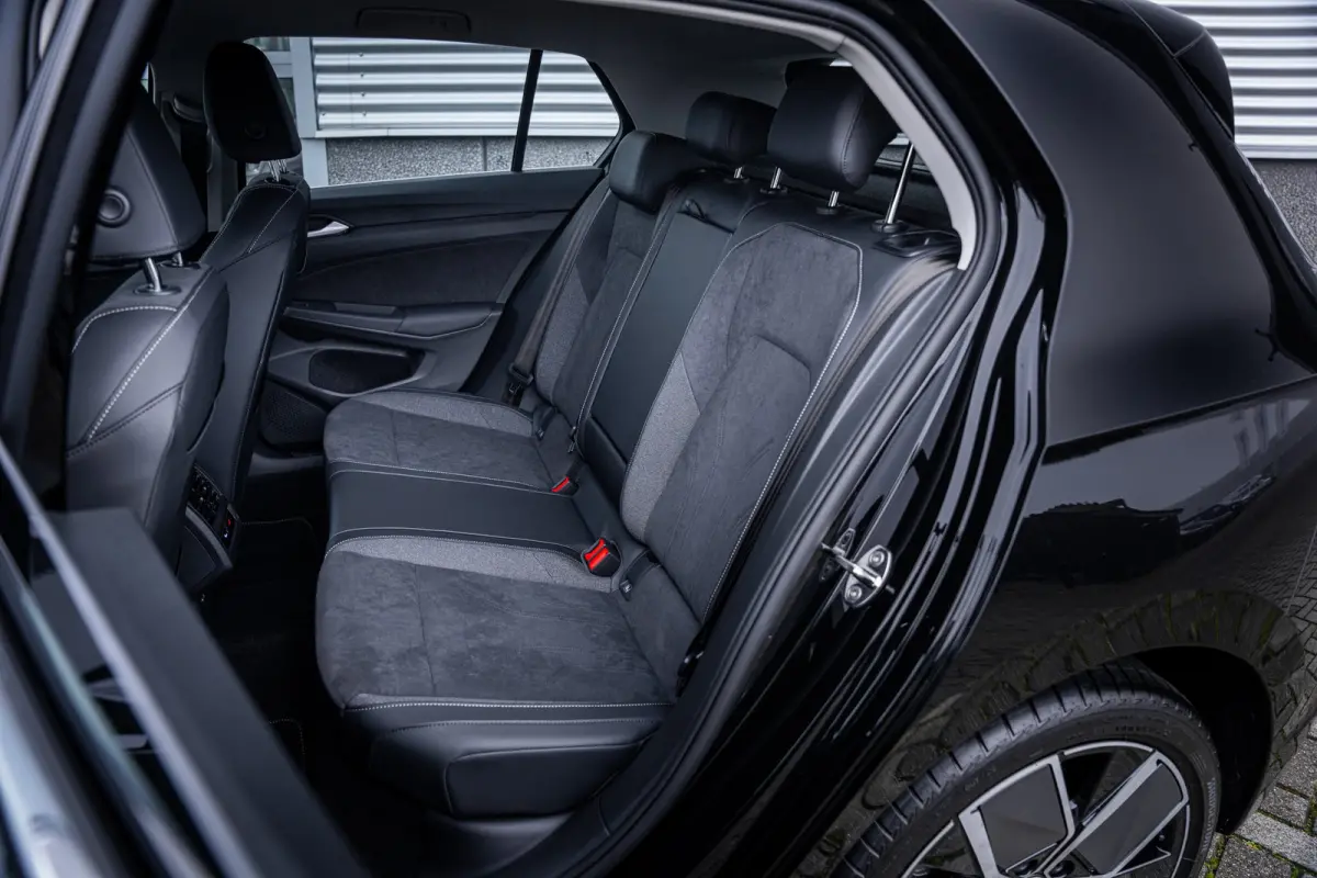 Style Edition eHybrid | 'App-Connect' draadloze smartphone integratie | Afstandscontrolesysteem (Front Assist) | Automatische afstandsregeling (Adaptive Cruise Control)