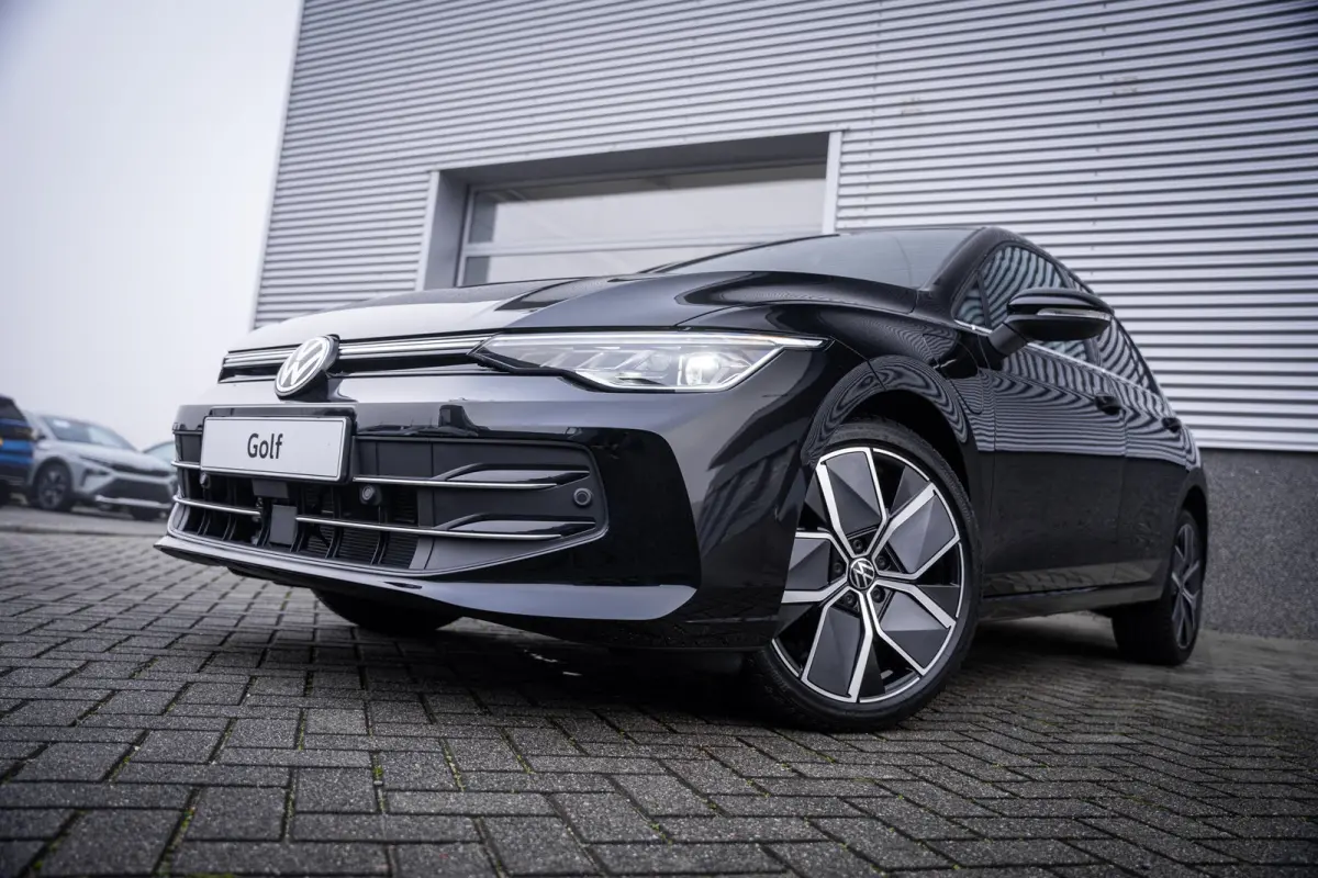 Style Edition eHybrid | 'App-Connect' draadloze smartphone integratie | Afstandscontrolesysteem (Front Assist) | Automatische afstandsregeling (Adaptive Cruise Control)