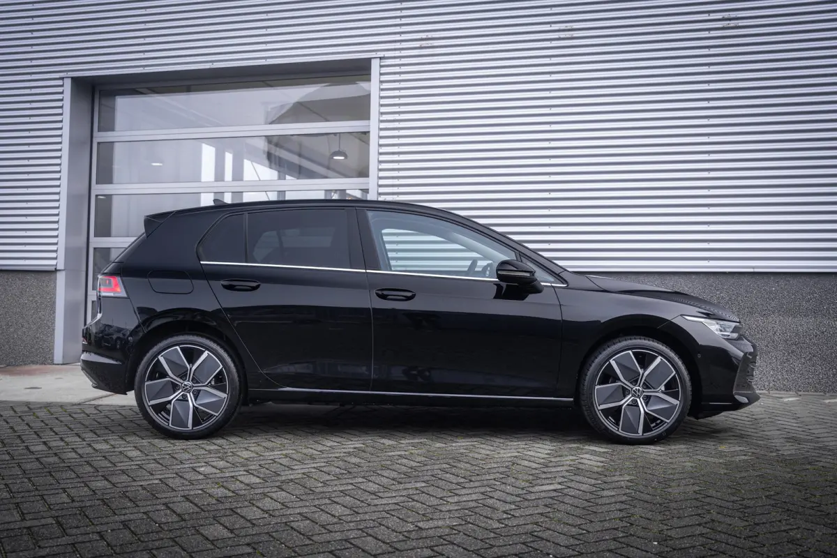 Style Edition eHybrid | 'App-Connect' draadloze smartphone integratie | Afstandscontrolesysteem (Front Assist) | Automatische afstandsregeling (Adaptive Cruise Control)