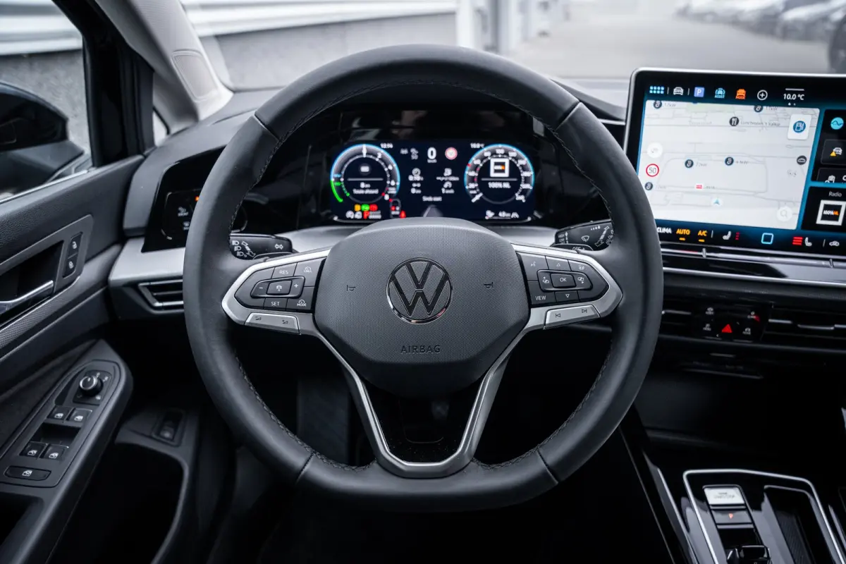 Style Edition eHybrid | 'App-Connect' draadloze smartphone integratie | Afstandscontrolesysteem (Front Assist) | Automatische afstandsregeling (Adaptive Cruise Control)