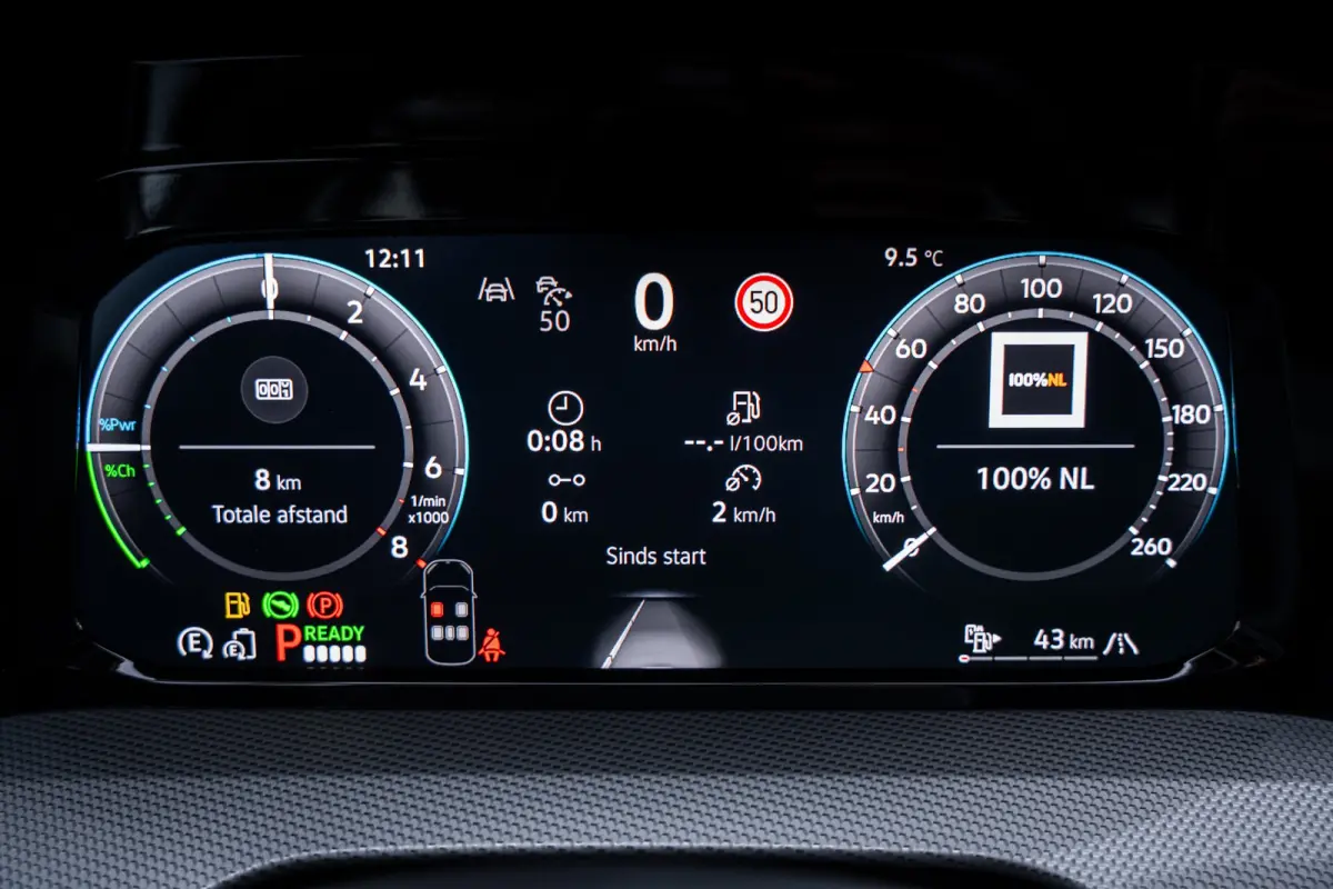 Style Edition eHybrid | 'App-Connect' draadloze smartphone integratie | Afstandscontrolesysteem (Front Assist) | Automatische afstandsregeling (Adaptive Cruise Control)