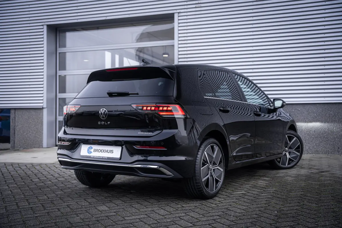 Style Edition eHybrid | 'App-Connect' draadloze smartphone integratie | Afstandscontrolesysteem (Front Assist) | Automatische afstandsregeling (Adaptive Cruise Control)