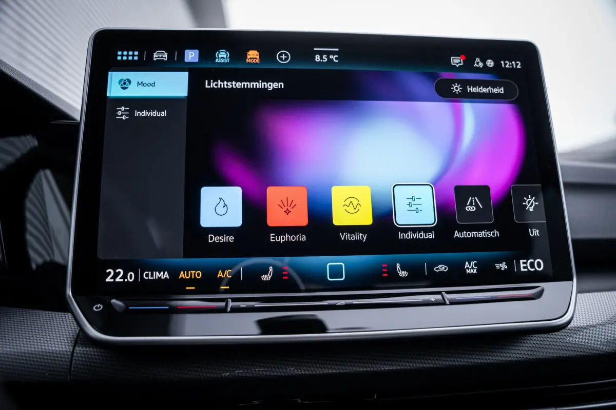 Style Edition eHybrid | 'App-Connect' draadloze smartphone integratie | Afstandscontrolesysteem (Front Assist) | Automatische afstandsregeling (Adaptive Cruise Control)
