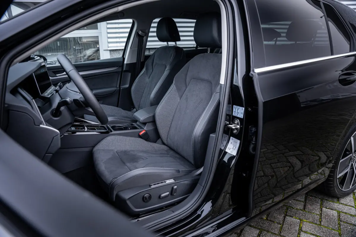 Style Edition eHybrid | 'App-Connect' draadloze smartphone integratie | Afstandscontrolesysteem (Front Assist) | Automatische afstandsregeling (Adaptive Cruise Control)