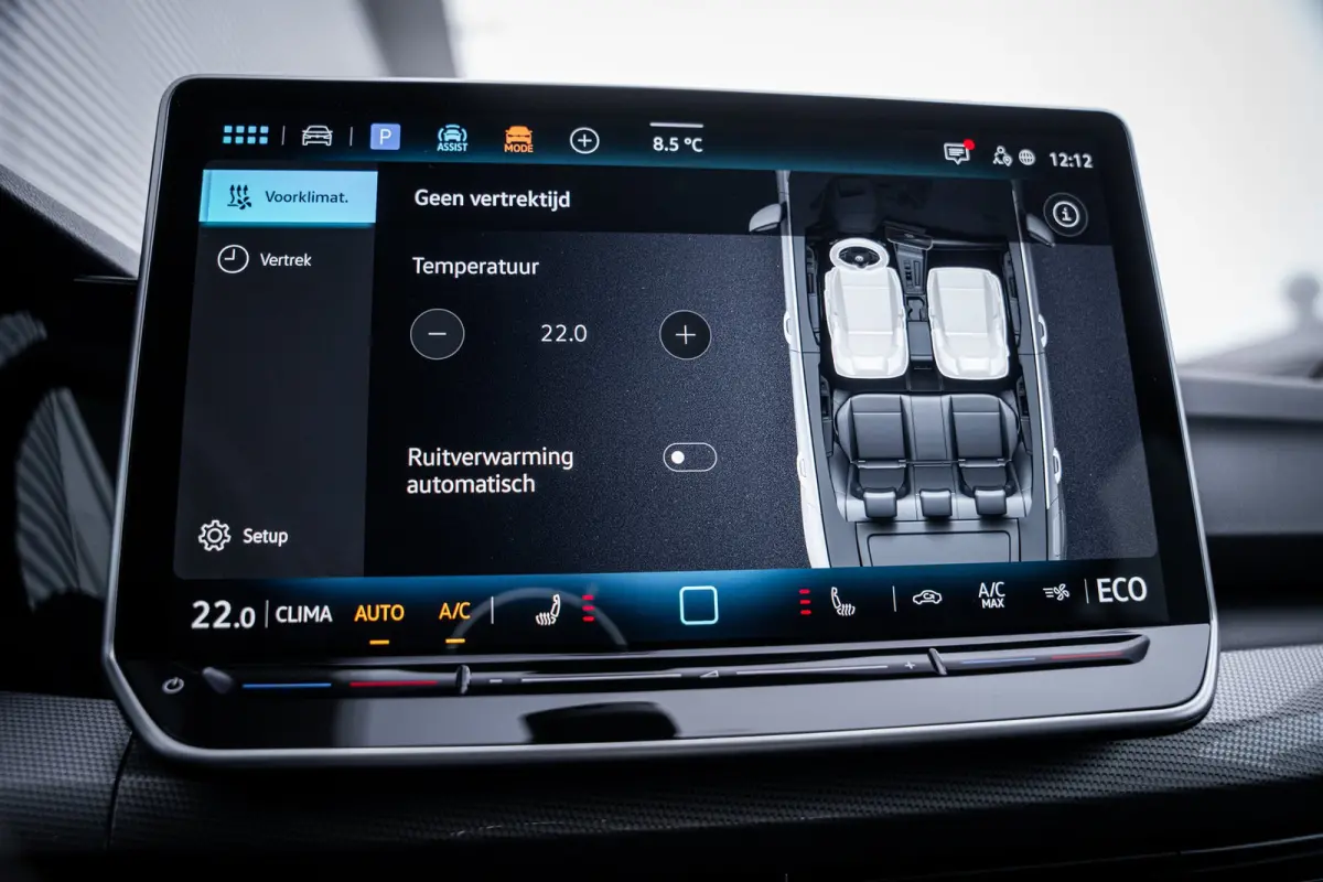 Style Edition eHybrid | 'App-Connect' draadloze smartphone integratie | Afstandscontrolesysteem (Front Assist) | Automatische afstandsregeling (Adaptive Cruise Control)