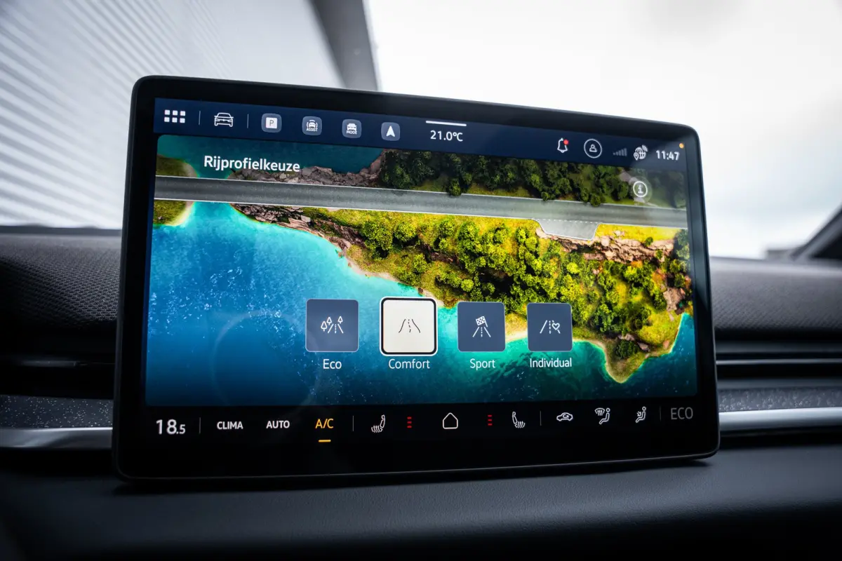 Style | Airconditioning automatisch, 2-zone (Climatronic) | Automatische afstandsregeling (Adaptive Cruise Control) | Buitenspiegels elektrisch instel-, verwarm- en inklapbaar