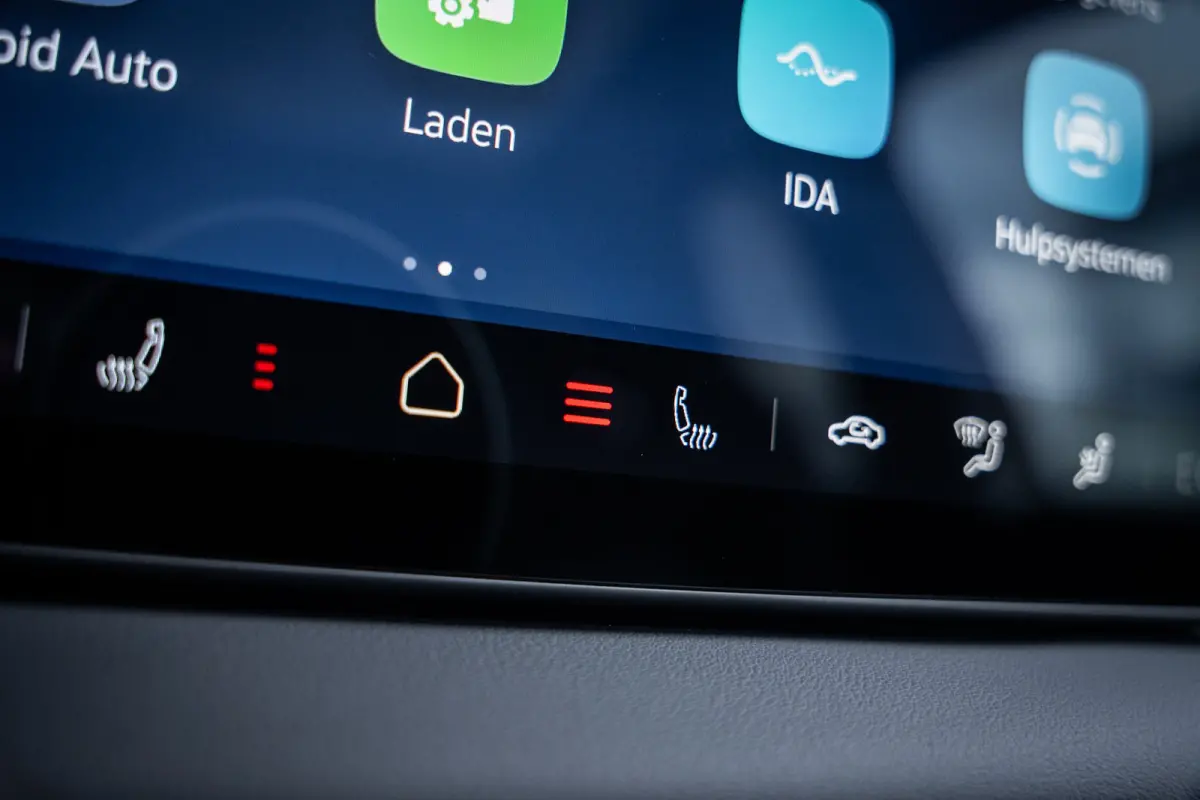 Style | Airconditioning automatisch, 2-zone (Climatronic) | Automatische afstandsregeling (Adaptive Cruise Control) | Buitenspiegels elektrisch instel-, verwarm- en inklapbaar