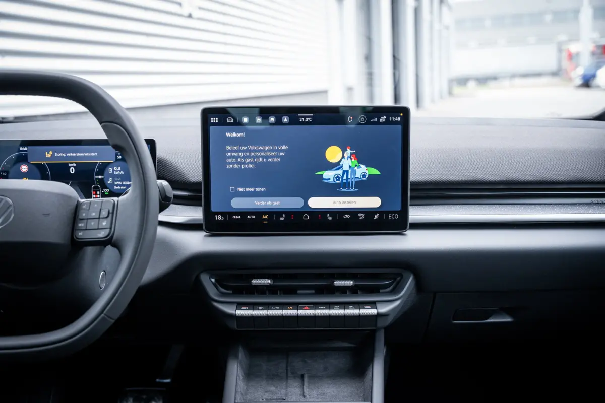 Style | Airconditioning automatisch, 2-zone (Climatronic) | Automatische afstandsregeling (Adaptive Cruise Control) | Buitenspiegels elektrisch instel-, verwarm- en inklapbaar
