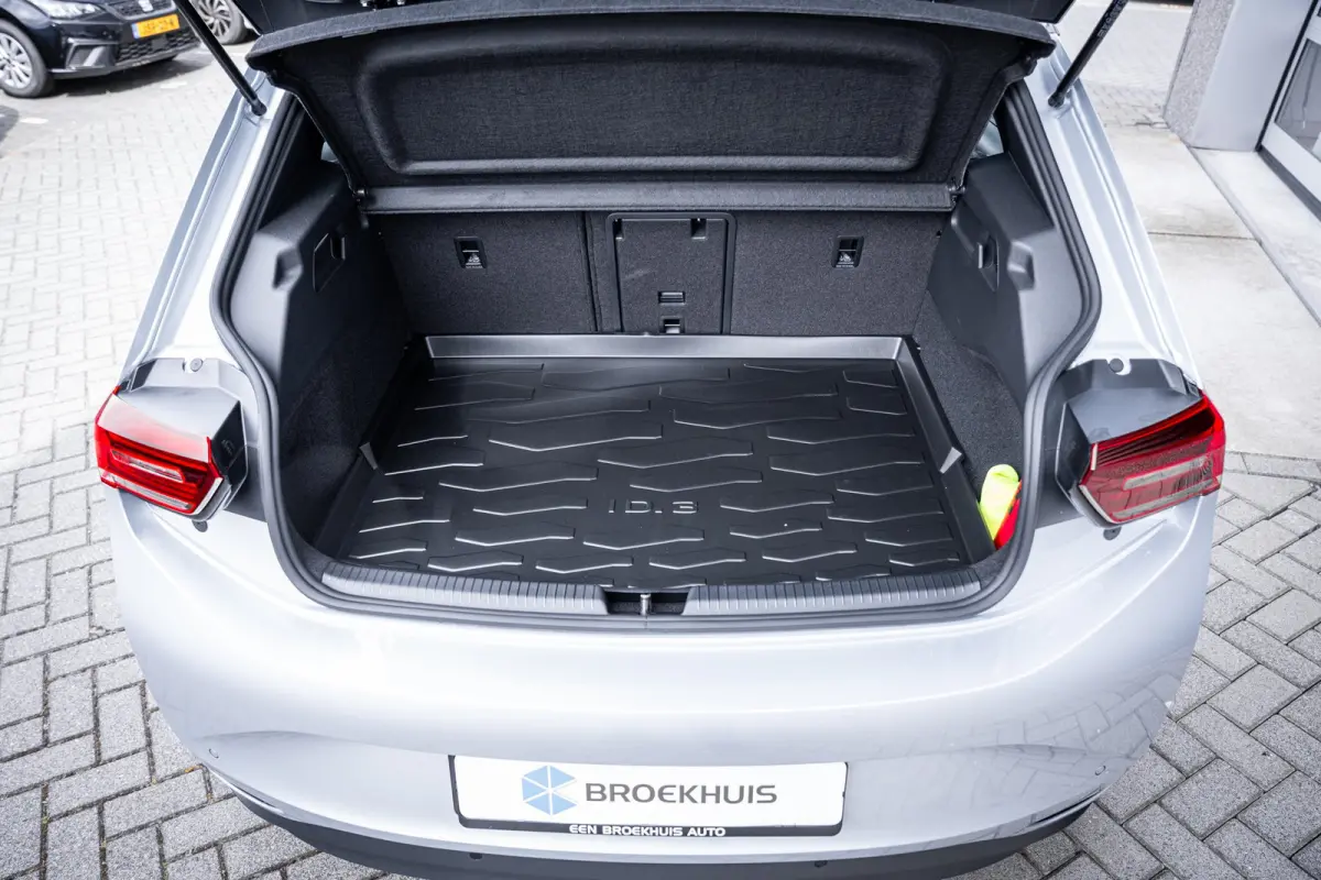 Style | Airconditioning automatisch, 2-zone (Climatronic) | Automatische afstandsregeling (Adaptive Cruise Control) | Buitenspiegels elektrisch instel-, verwarm- en inklapbaar