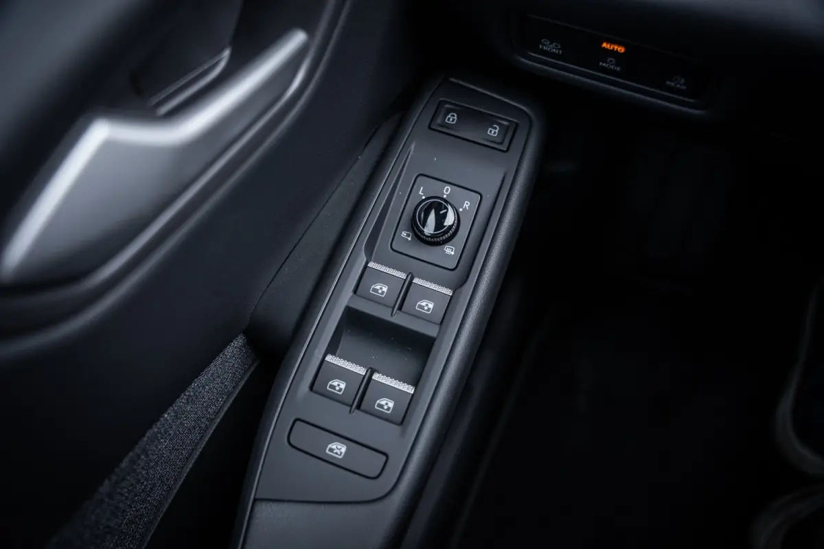 Style | Airconditioning automatisch, 2-zone (Climatronic) | Automatische afstandsregeling (Adaptive Cruise Control) | Buitenspiegels elektrisch instel-, verwarm- en inklapbaar