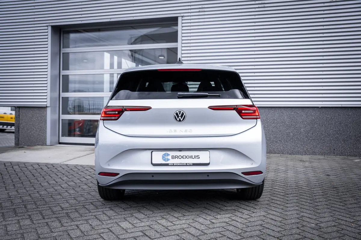 Style | Airconditioning automatisch, 2-zone (Climatronic) | Automatische afstandsregeling (Adaptive Cruise Control) | Buitenspiegels elektrisch instel-, verwarm- en inklapbaar