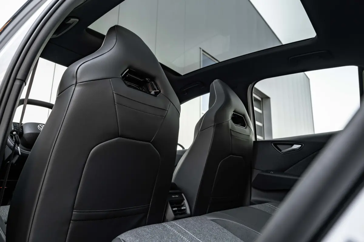 Style | Airconditioning automatisch, 2-zone (Climatronic) | Automatische afstandsregeling (Adaptive Cruise Control) | Buitenspiegels elektrisch instel-, verwarm- en inklapbaar